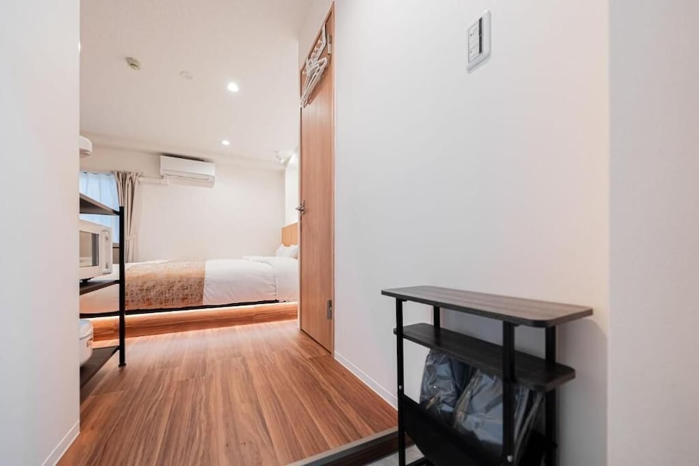 シニア アパートメント ベッド (複数台) シティビュー リビング エリア5 | SAIEI HOTEL