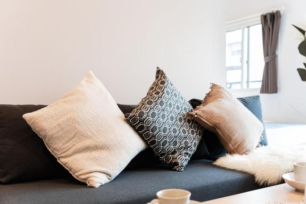 スタンダード アパートメント ベッド (複数台) シティビュー リビング エリア3 | SAIEI HOTEL