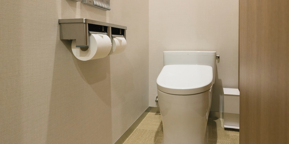 ベーシック ツインルーム 共用バスルーム1 | métisse stay