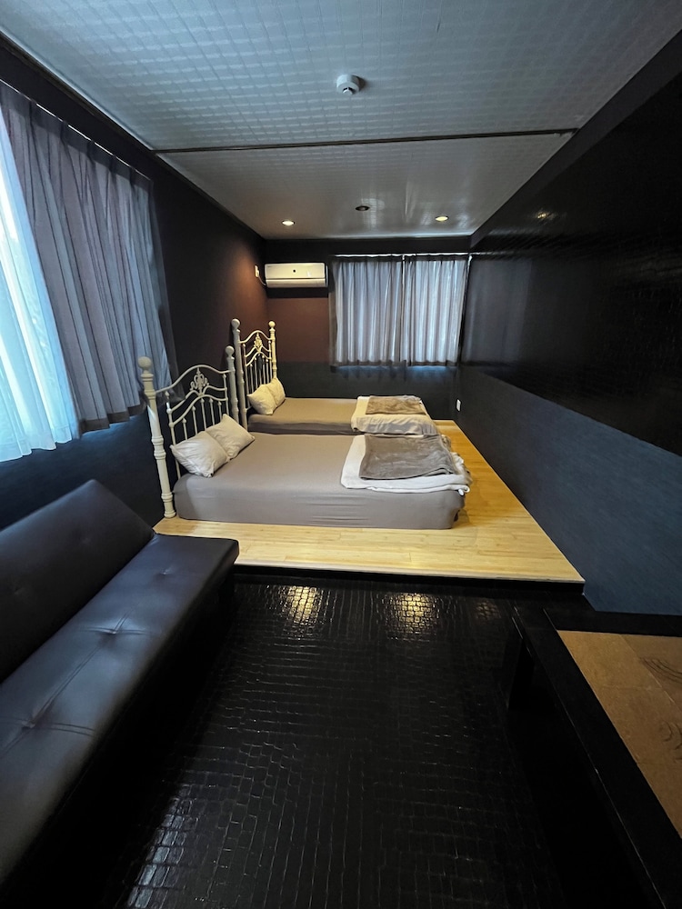 ファミリー アパートメント パークビュー 客室8 | ドライブイン一宮