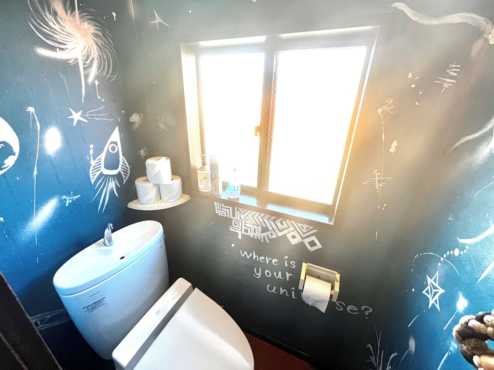 エコノミー ツインルーム バルコニー プールビュー 客室6 | ドライブイン一宮