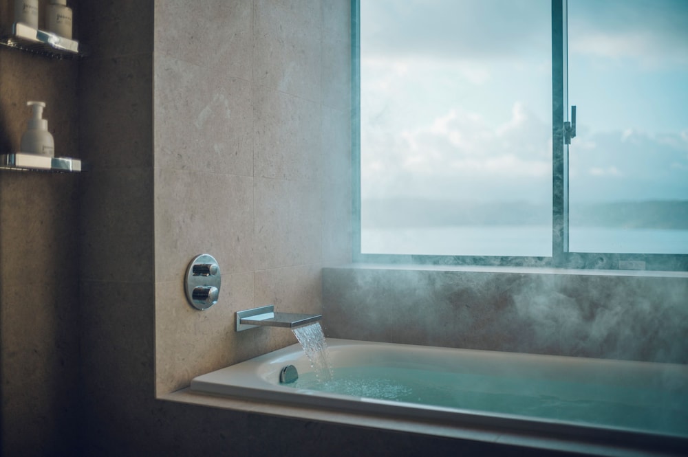 スタンダード ツインルーム 専用バスルーム シービュー 深めの浴槽0 | Kikka Hirado