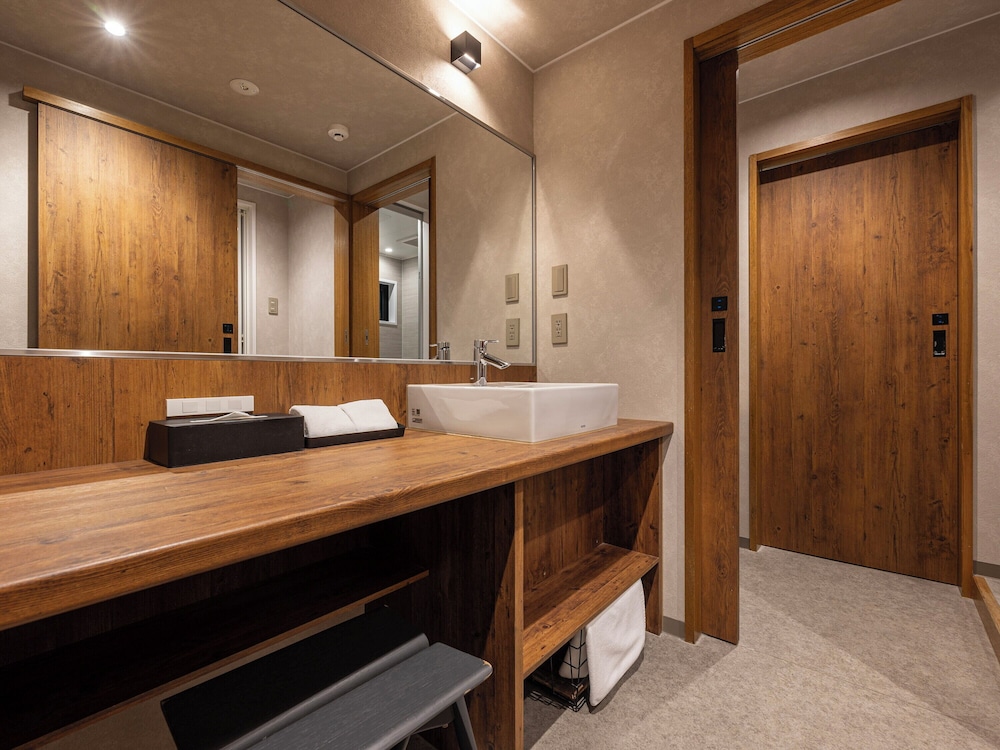 プライベートサウナ・ジャグジー付き スイートルーム 禁煙 客室1 | レイサー沖縄那覇美栄橋