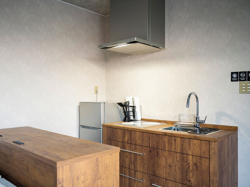 プライベートサウナ・ジャグジー付き スイートルーム 禁煙 専用キッチン0 | レイサー沖縄那覇美栄橋