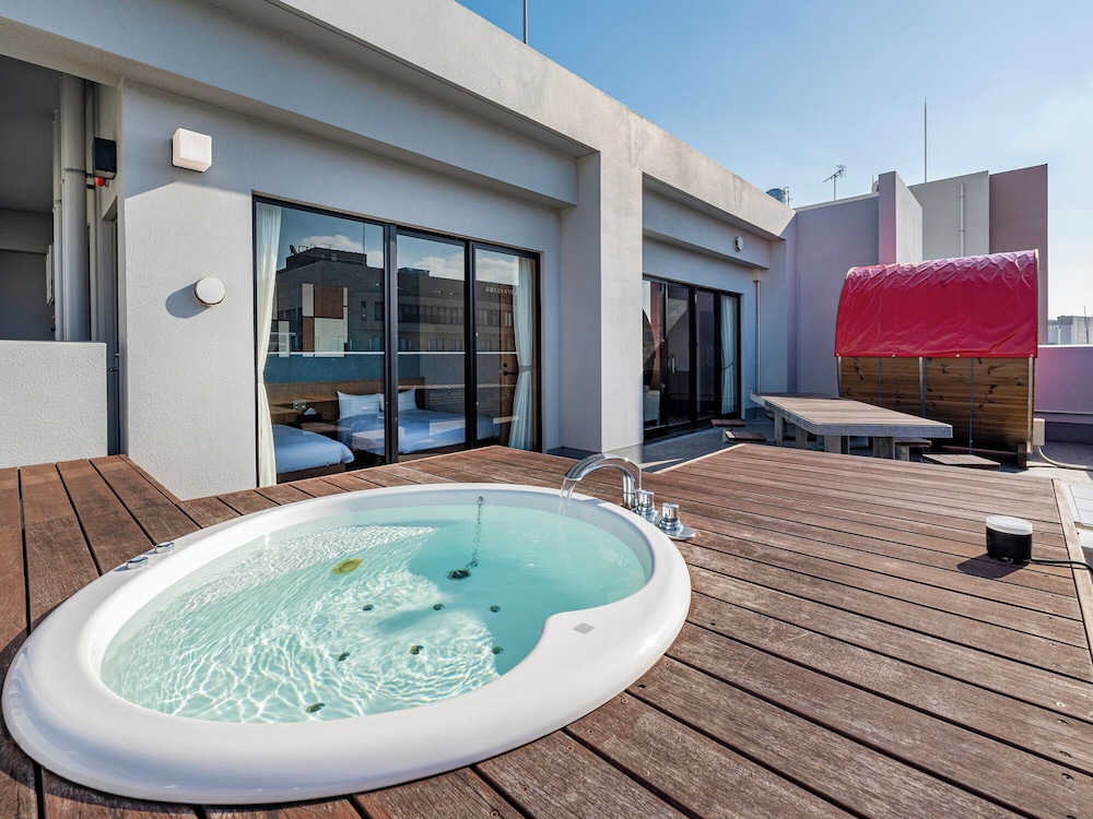 プライベートサウナ・ジャグジー付き スイートルーム 禁煙 テラス / パティオ2 | レイサー沖縄那覇美栄橋