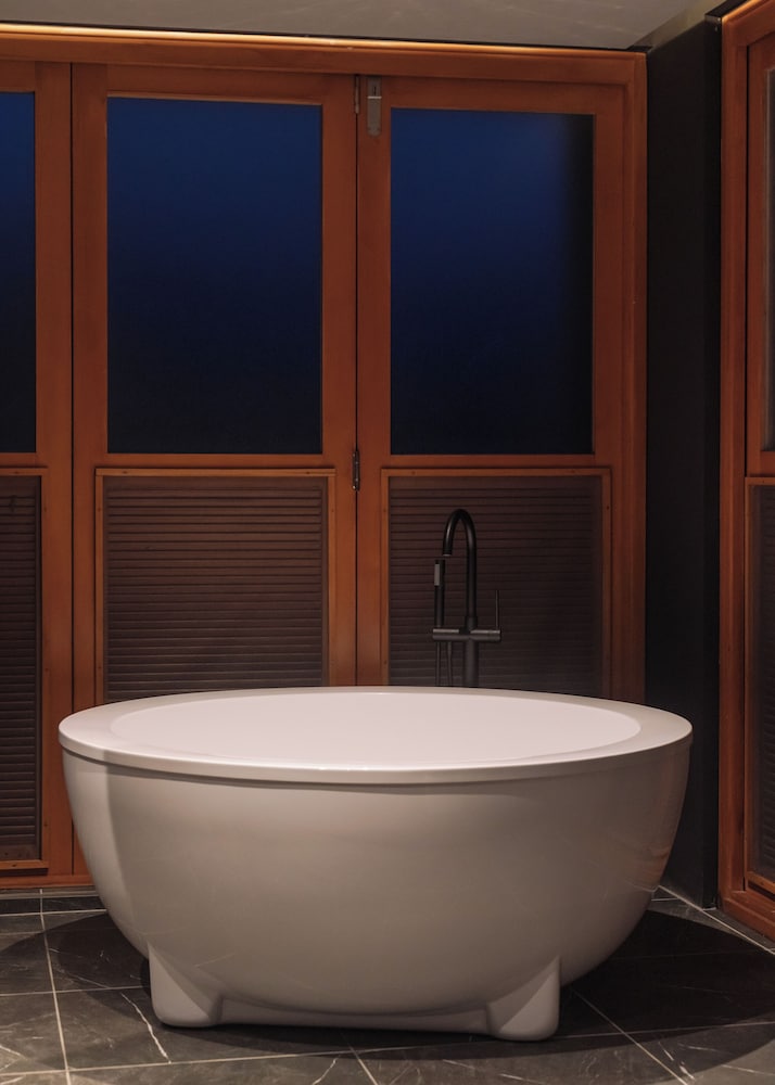プレミア ヴィラ バスルーム3 | Reflexion Villas GLANZ