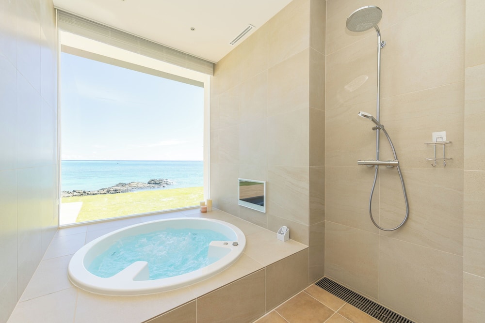 ラグジュアリー ヴィラ バスルーム2 | サンメール与論