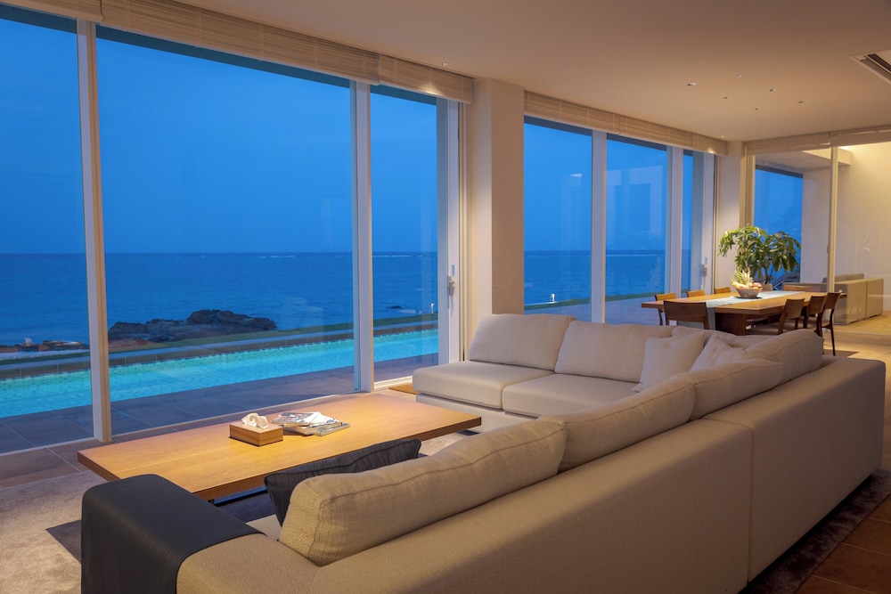 ラグジュアリー ヴィラ リビング エリア0 | サンメール与論