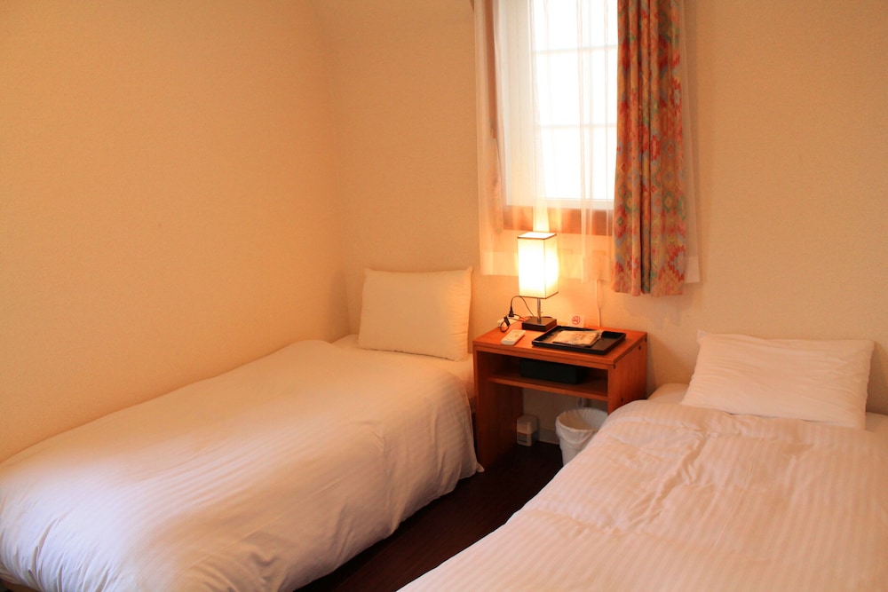 シティ ダブルルーム シングルベッド 2 台 禁煙 コートヤード | 彩の宿 楓泉