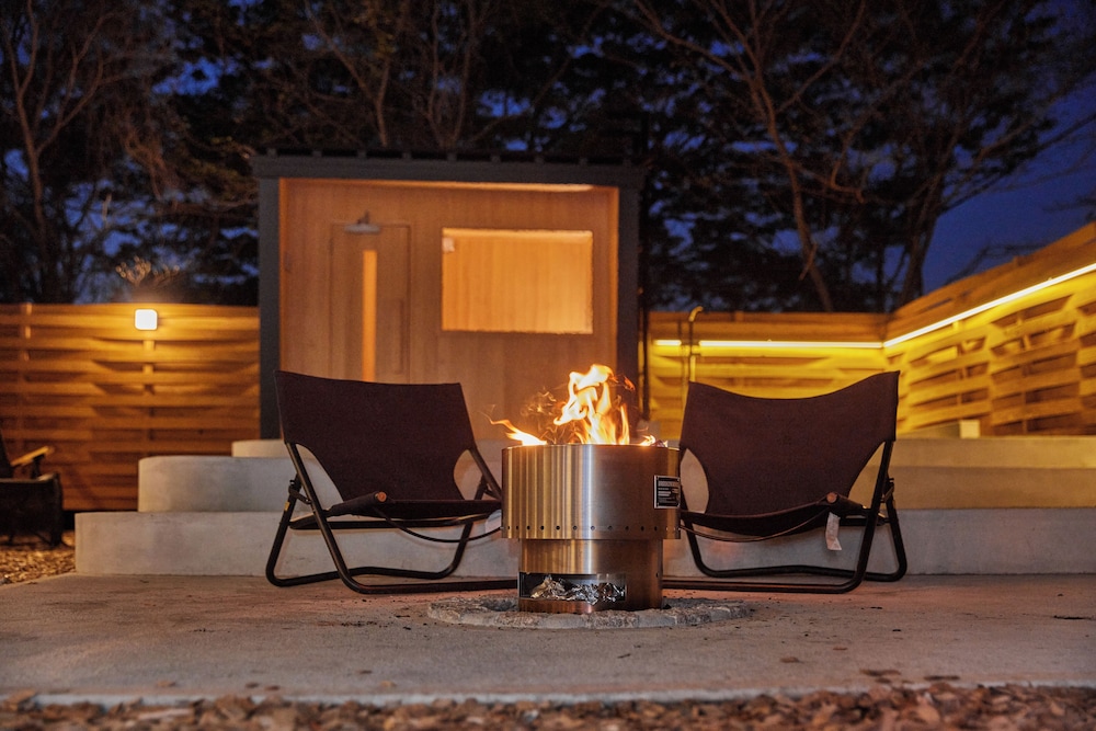 昴-Subaru 最大10名(室内6名、屋外テント泊:4名)テント貸し出し有料 テラス / パティオ7 | IZA GLAMPING 千早赤阪村