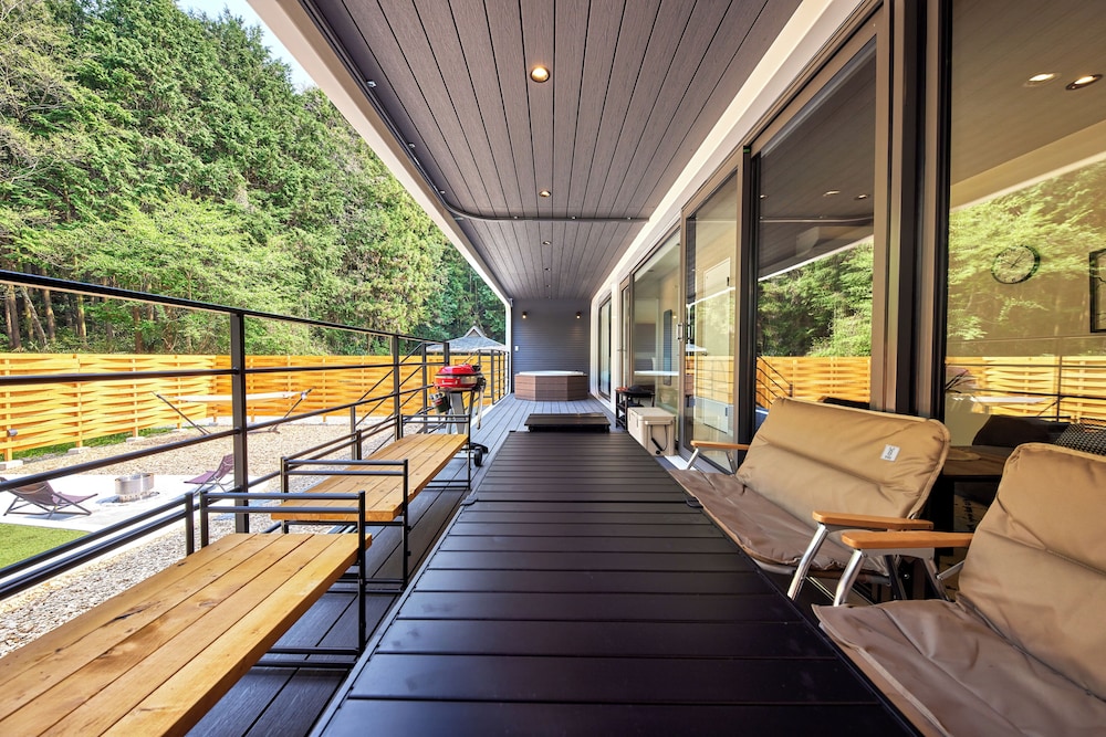 昴-Subaru 最大10名(室内6名、屋外テント泊:4名)テント貸し出し有料 客室4 | IZA GLAMPING 千早赤阪村