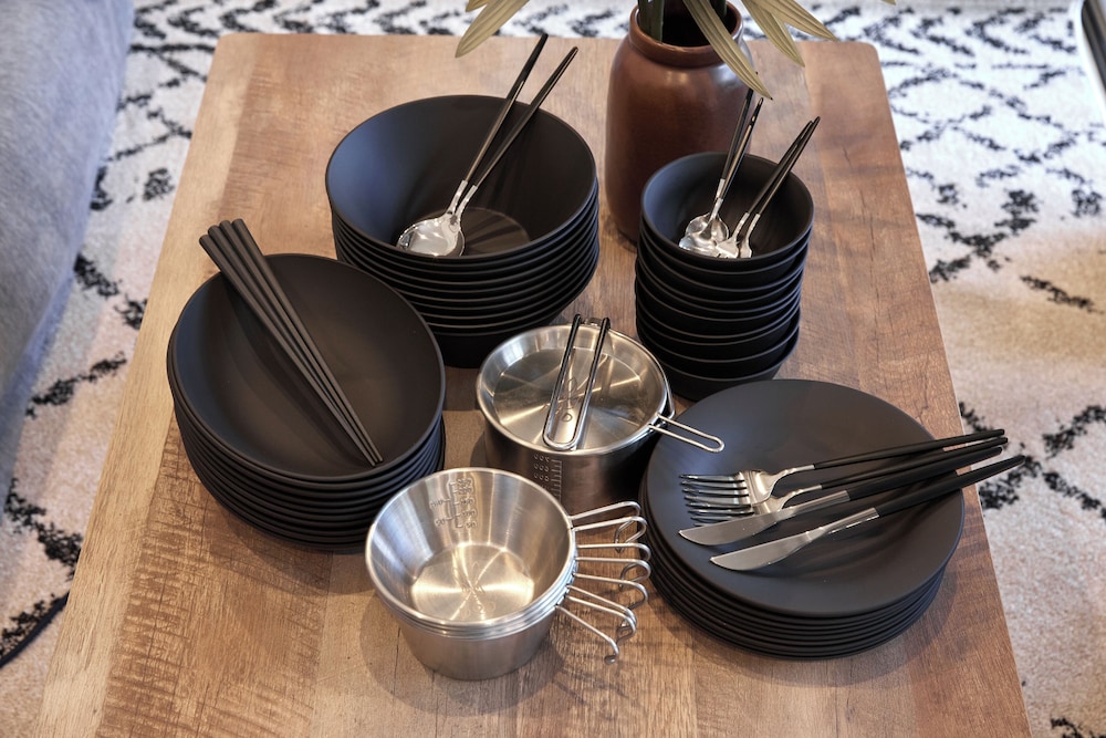 煌-Kirameki 最大10名(室内6名、屋外テント泊:4名)テント貸し出し有料 専用キッチン1 | IZA GLAMPING 千早赤阪村