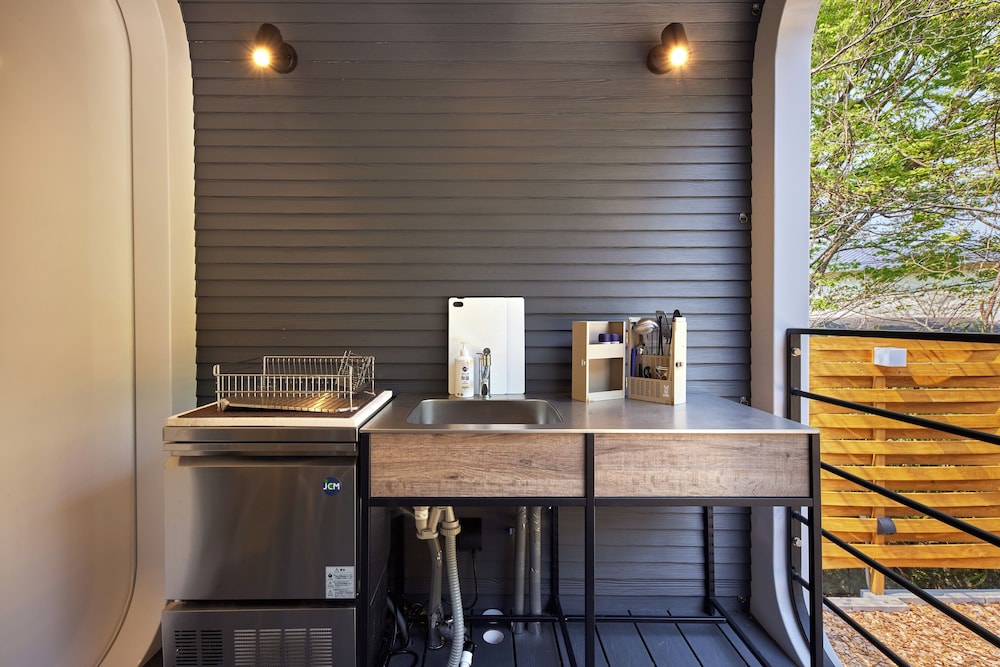 昴-Subaru 最大10名(室内6名、屋外テント泊:4名)テント貸し出し有料 客室5 | IZA GLAMPING 千早赤阪村