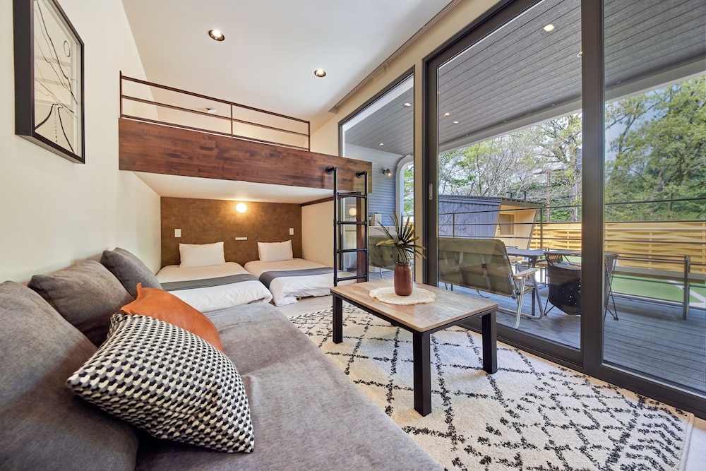 昴-Subaru 最大10名(室内6名、屋外テント泊:4名)テント貸し出し有料 客室3 | IZA GLAMPING 千早赤阪村