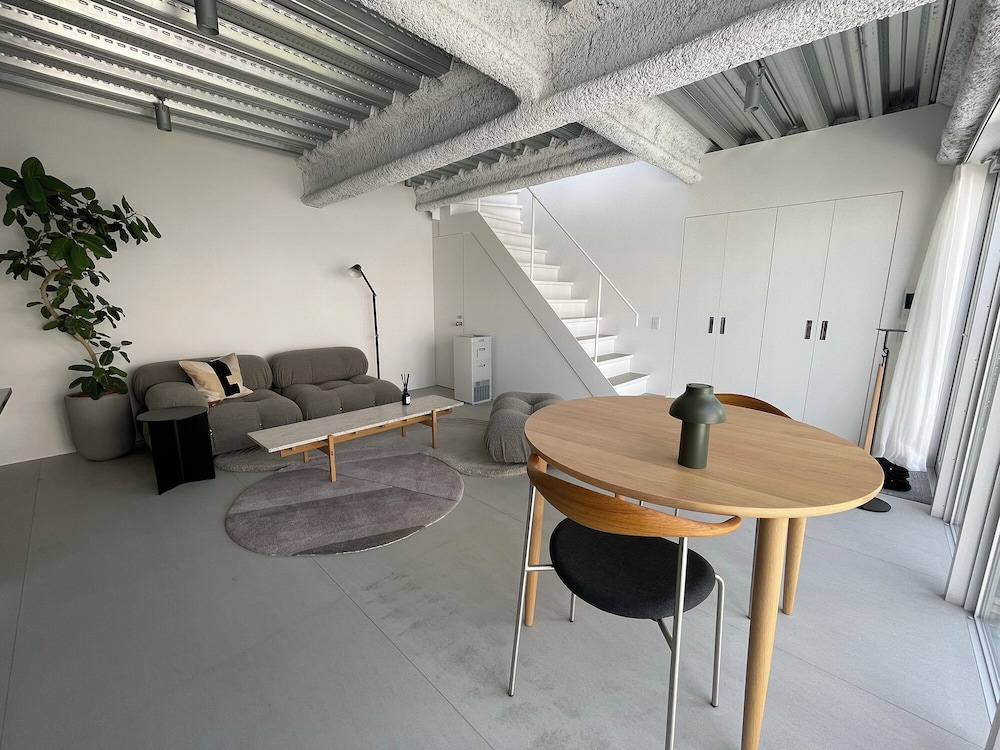 部屋番号314 プレミア アパートメント 禁煙 シティビュー リビング エリア0 | まえばしガレリア