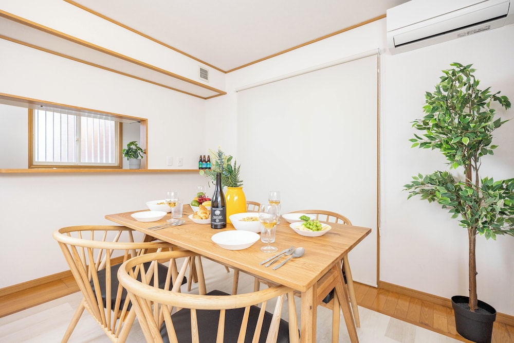 ヴィラ パーシャルシービュー 客室内のダイニングエリア0 | Seaside House-THE BLUE-
