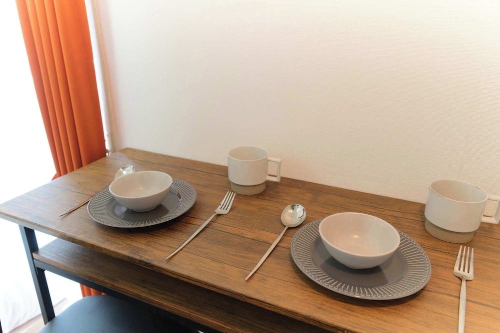 客室1 | さくら代々木 by Tranova