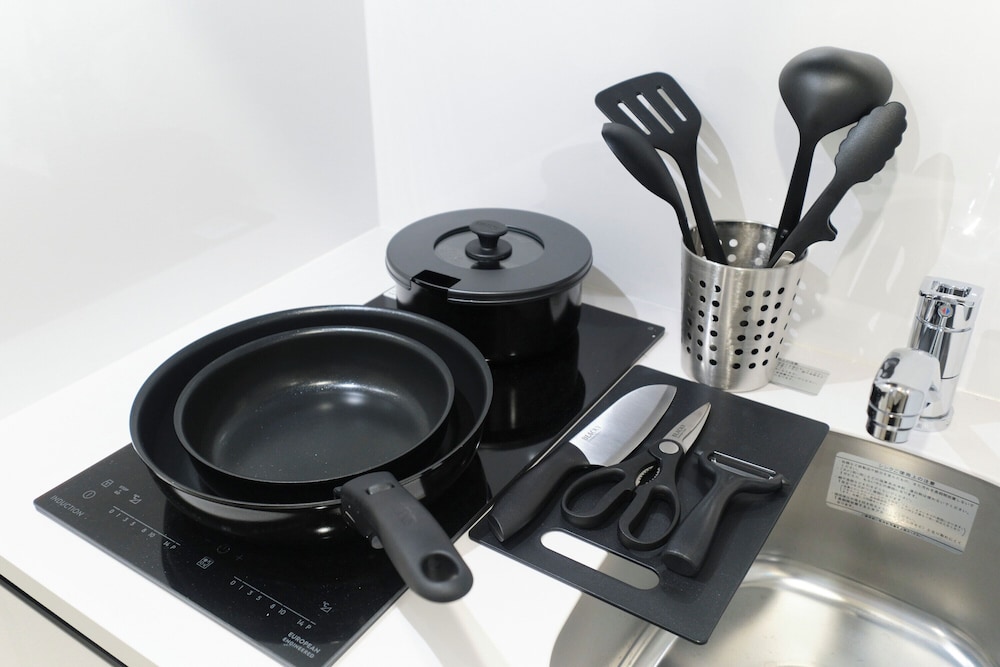 302/Non-smoking/2ppl 専用キッチン1 | RIZOTIA HAKUSAN by Tranova