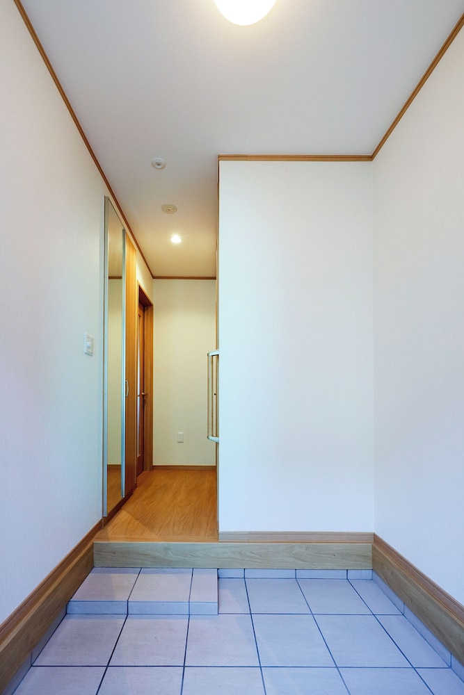 1F(7p) 禁煙 客室1 | ドミール世田谷 by Tranova