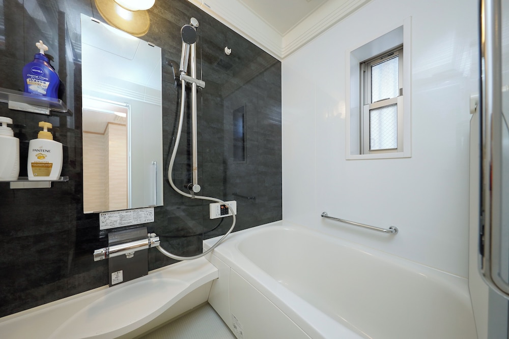 1F(7p) 禁煙 バスルーム1 | ドミール世田谷 by Tranova