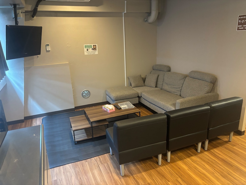 コンフォート 4 人部屋 リビング エリア1 | 日の出神楽坂駅前ホテル