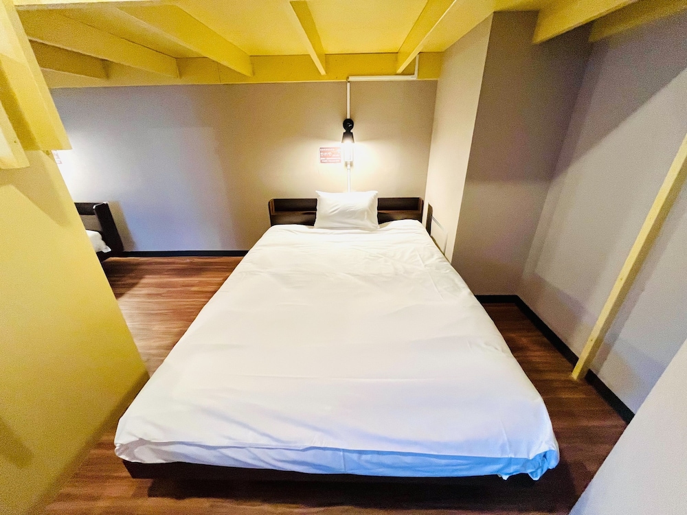 プレミアム 4 人部屋 客室1 | 日の出神楽坂駅前ホテル