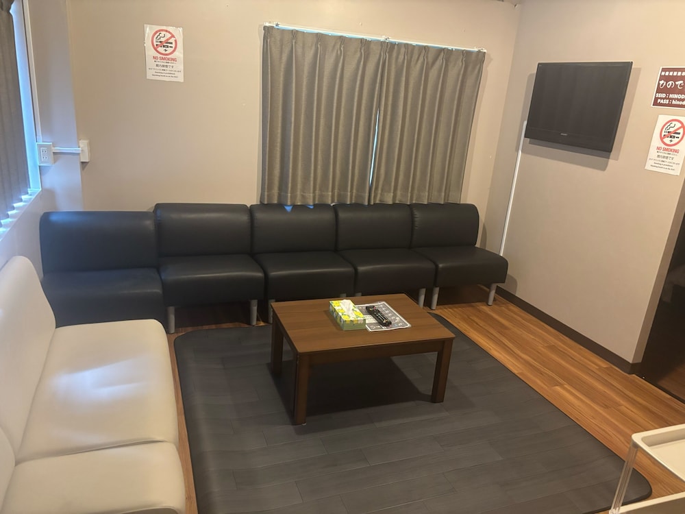 プレミアム 4 人部屋 リビング エリア0 | 日の出神楽坂駅前ホテル