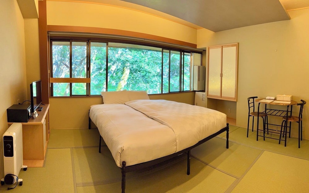 カップルルーム(キングベッド) 禁煙 客室2 | 箱根茶寮金時