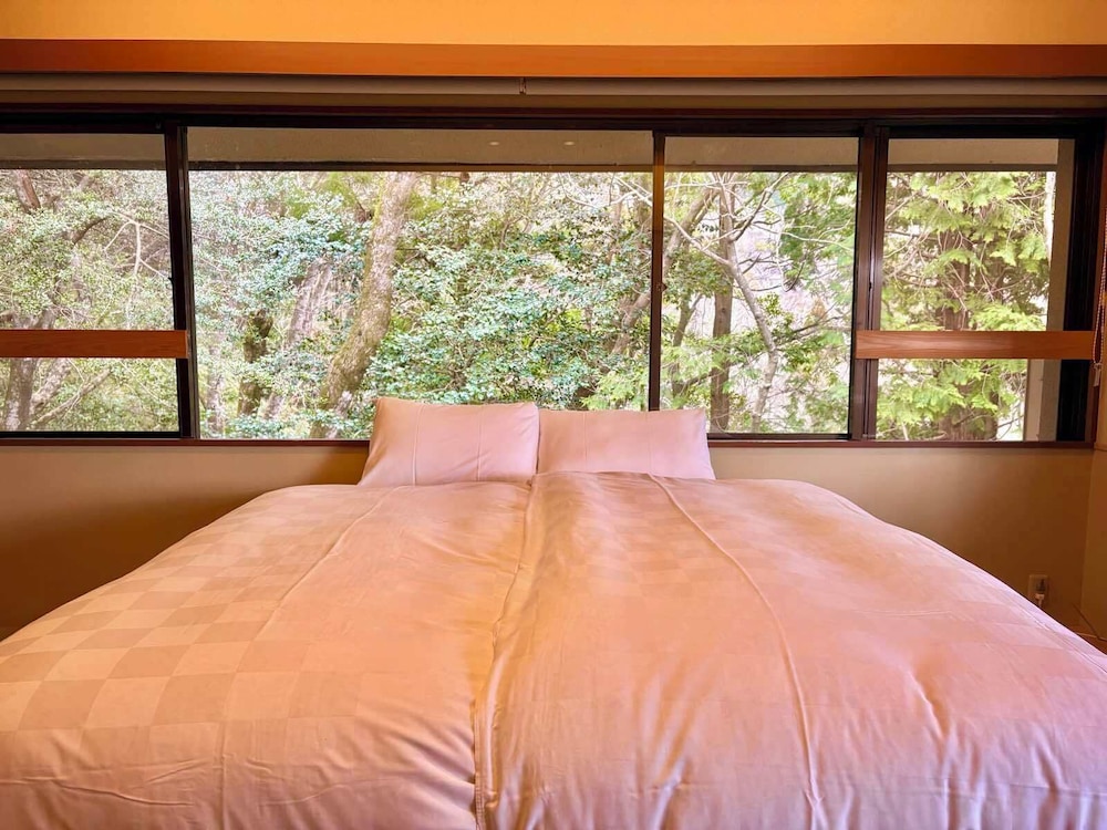 カップルルーム(キングベッド) 禁煙 客室1 | 箱根茶寮金時