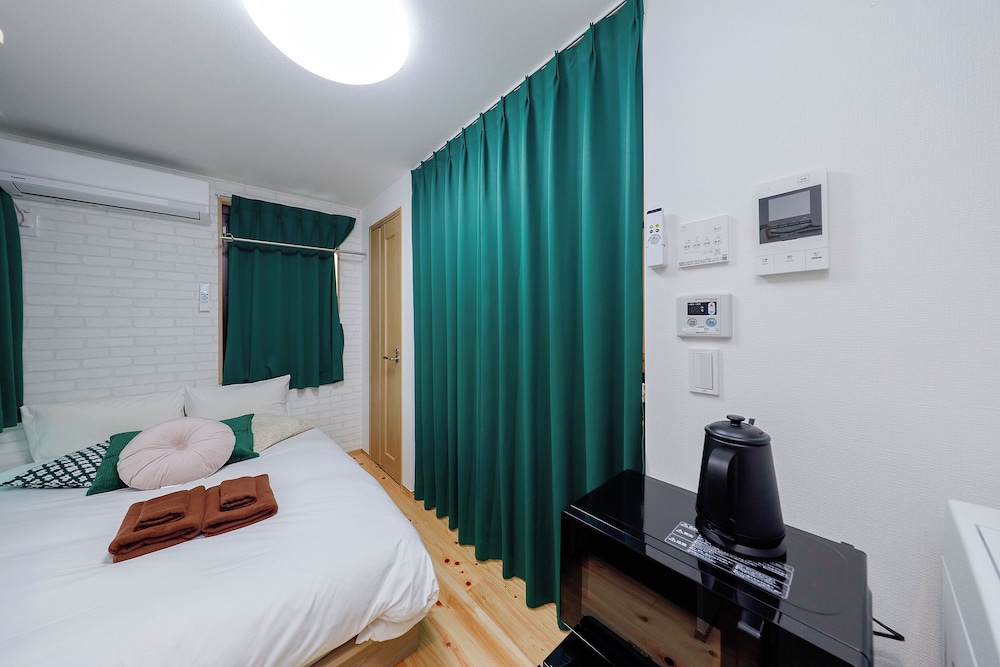 C(2p) 禁煙 客室8 | Zenith shinjuku 檜 by Tranova