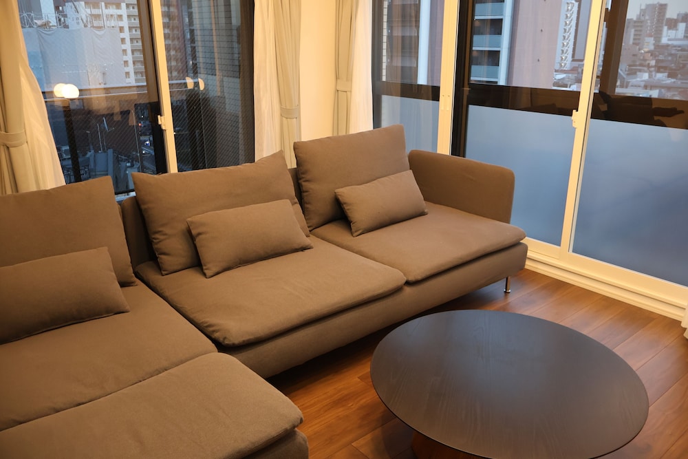 C (4名収容) 禁煙 リビング エリア5 | クレアーレ戸越銀座 by Tranova