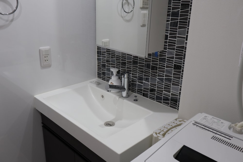 C (4名収容) 禁煙 バスルーム2 | クレアーレ戸越銀座 by Tranova