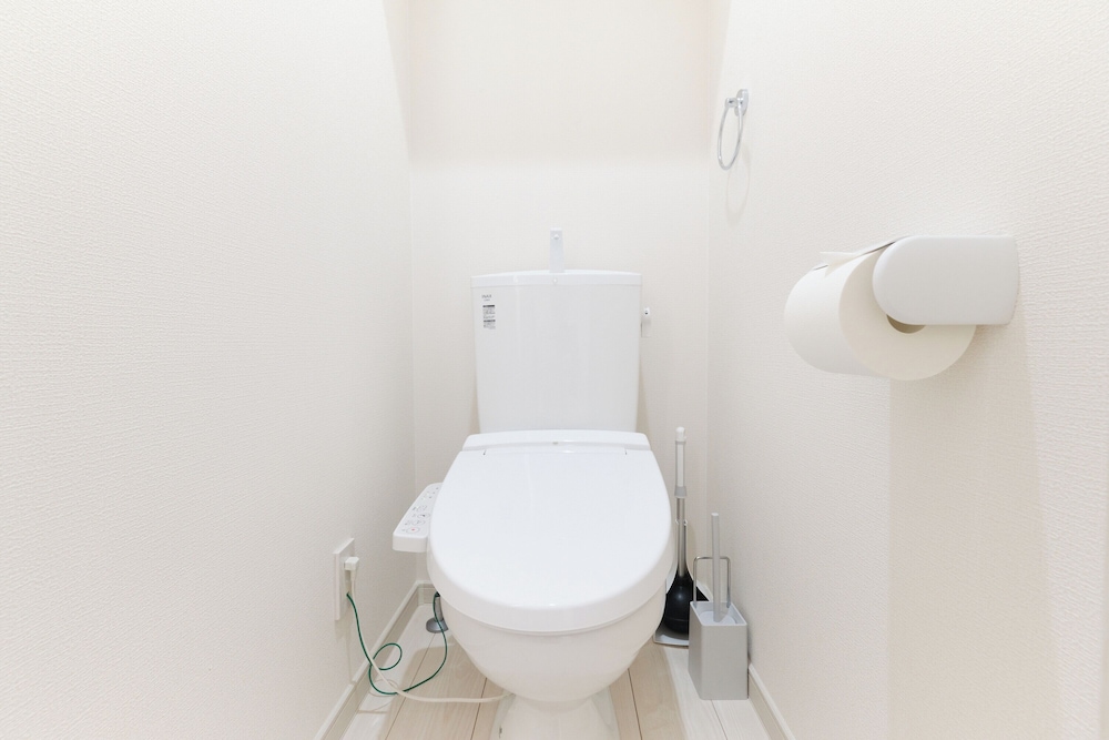 202 禁煙 バスルーム1 | フローラメゾン上落合 by Tranova