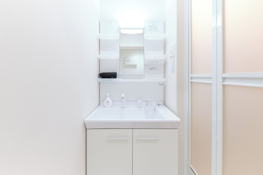 202 禁煙 バスルーム2 | フローラメゾン上落合 by Tranova