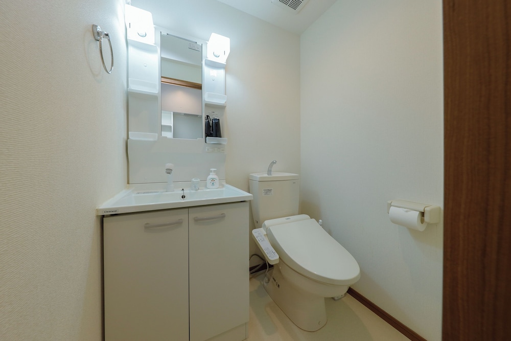 C (2p) バスルーム2 | Zenith Garden TOGOSHI