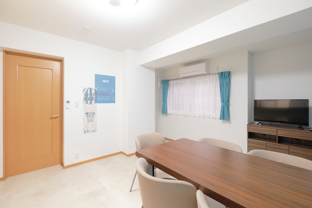 Aタイプ(5名収容)禁煙 リビング エリア1 | アルバセレッソ