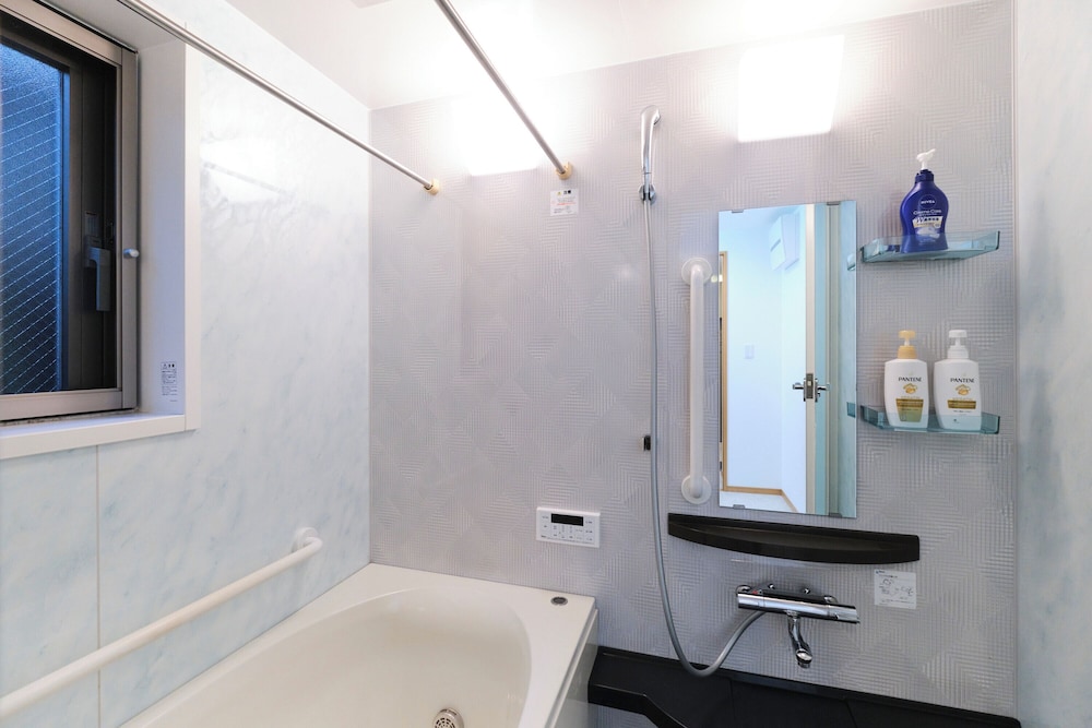 Aタイプ(5名収容)禁煙 バスルーム2 | アルバセレッソ