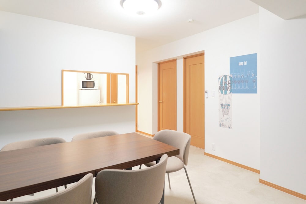 Aタイプ(5名収容)禁煙 リビング エリア0 | アルバセレッソ