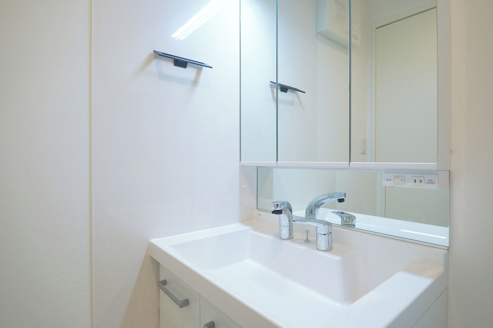 103(6p) バスルーム1 | ゼットランド江ノ島 by Tranova