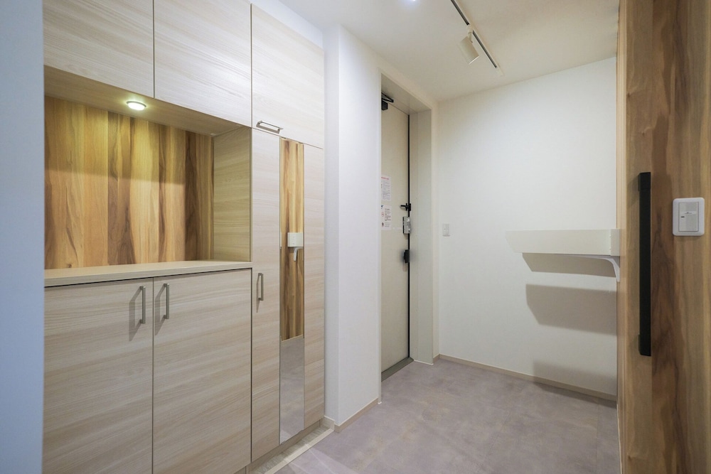 102(4p) 客室8 | ゼットランド江ノ島 by Tranova