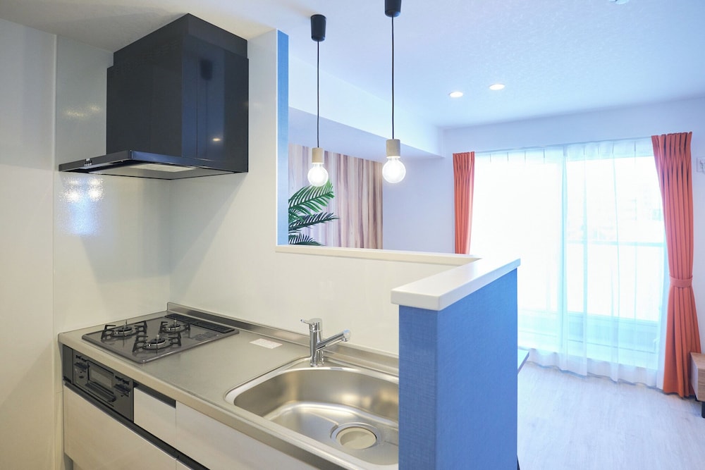 102(4p) 専用キッチン4 | ゼットランド江ノ島 by Tranova