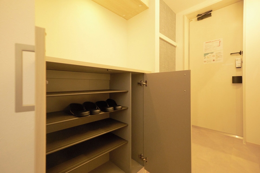 302(2p) 客室5 | ゼットランド江ノ島 by Tranova