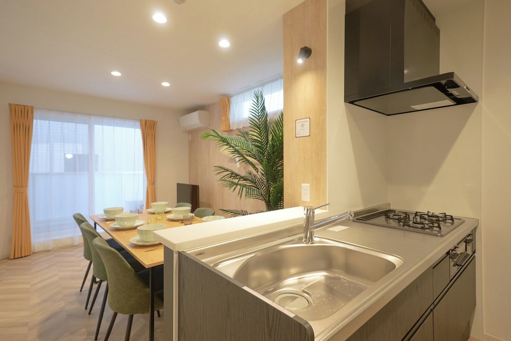 103(6p) 専用キッチン1 | ゼットランド江ノ島 by Tranova