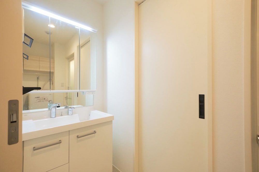 102(4p) バスルーム1 | ゼットランド江ノ島 by Tranova