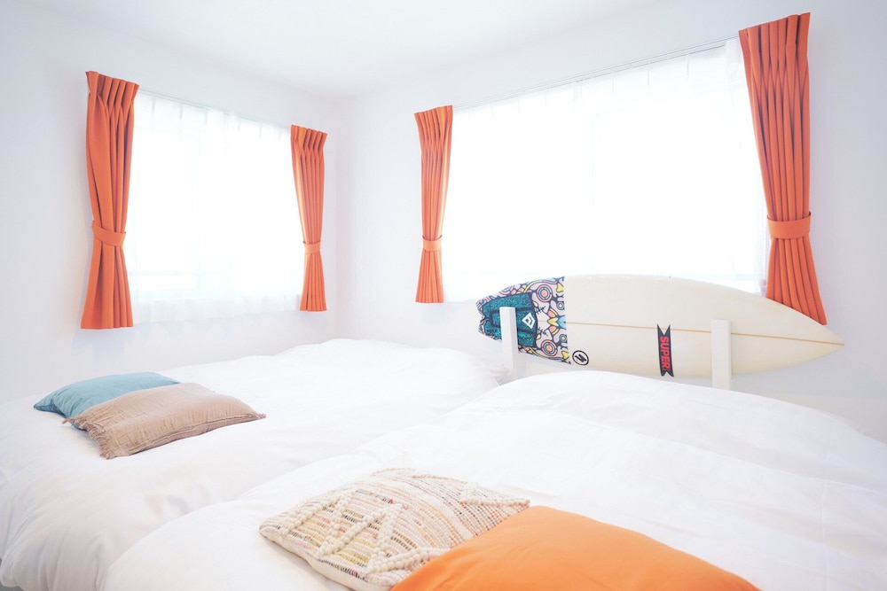 102(4p) 客室1 | ゼットランド江ノ島 by Tranova