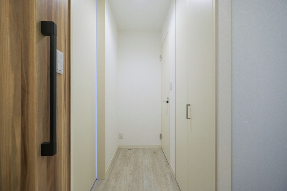 102(4p) 客室12 | ゼットランド江ノ島 by Tranova