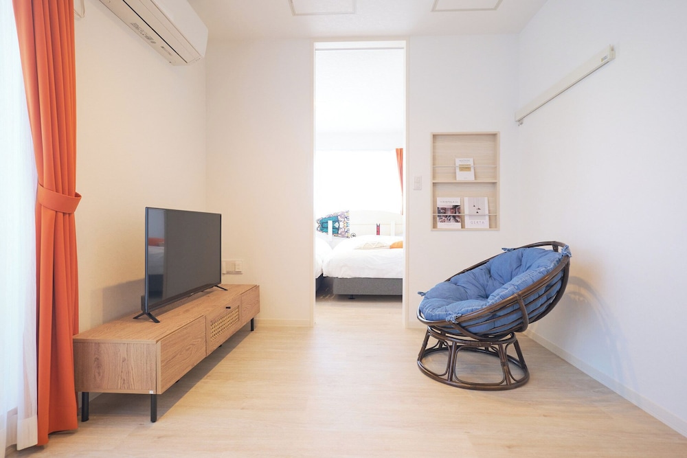 102(4p) リビング エリア3 | ゼットランド江ノ島 by Tranova