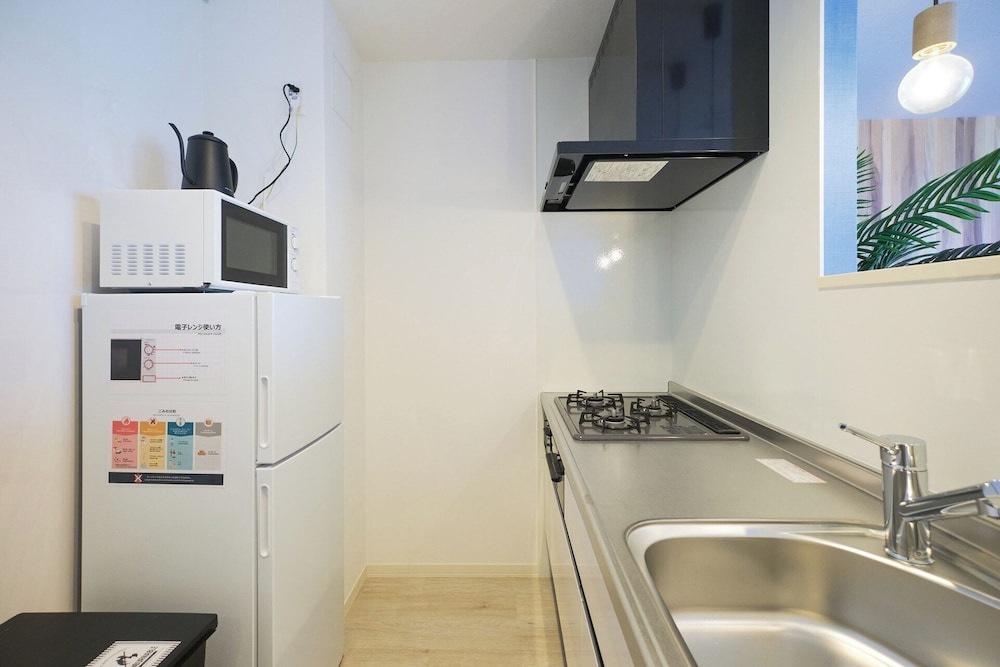 102(4p) 専用キッチン3 | ゼットランド江ノ島 by Tranova