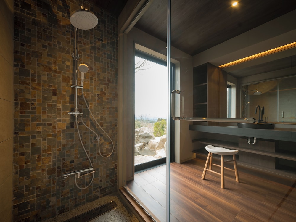 [嘉例川]露天風呂付き客室 禁煙 バスルーム0 | 霧島雲海テラス 銘水の宿 霧の里