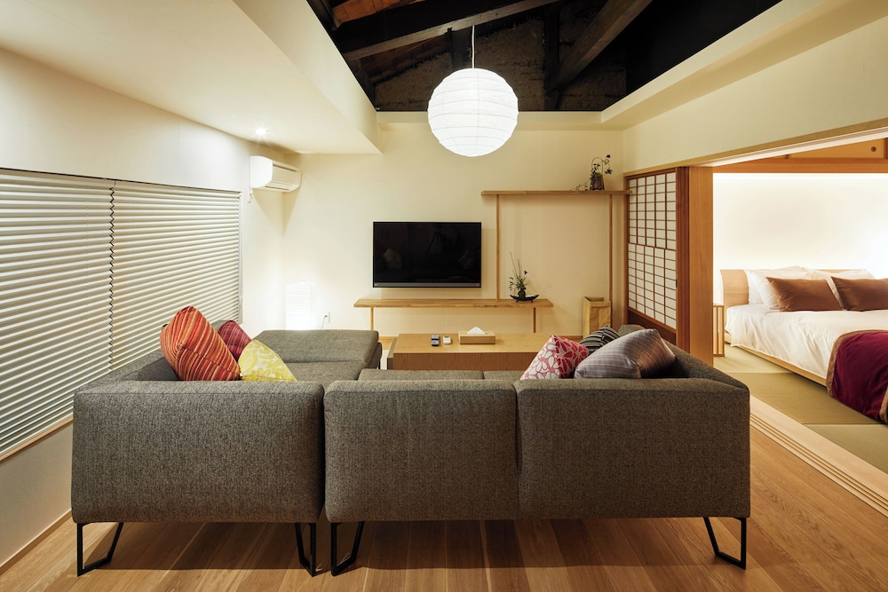 ルーム 禁煙 冷蔵庫 リビングルーム0 | 美盧・四条河原町邸